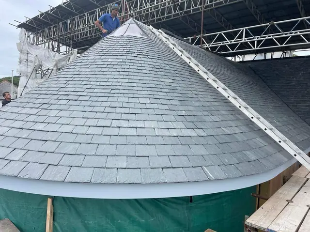 Finishing the top of a slated conical roof